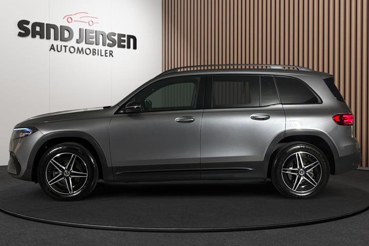 Grå Mercedes EQB250+ fra 2025