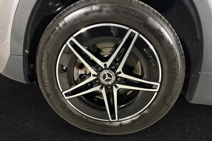 Grå Mercedes EQB250+ fra 2025