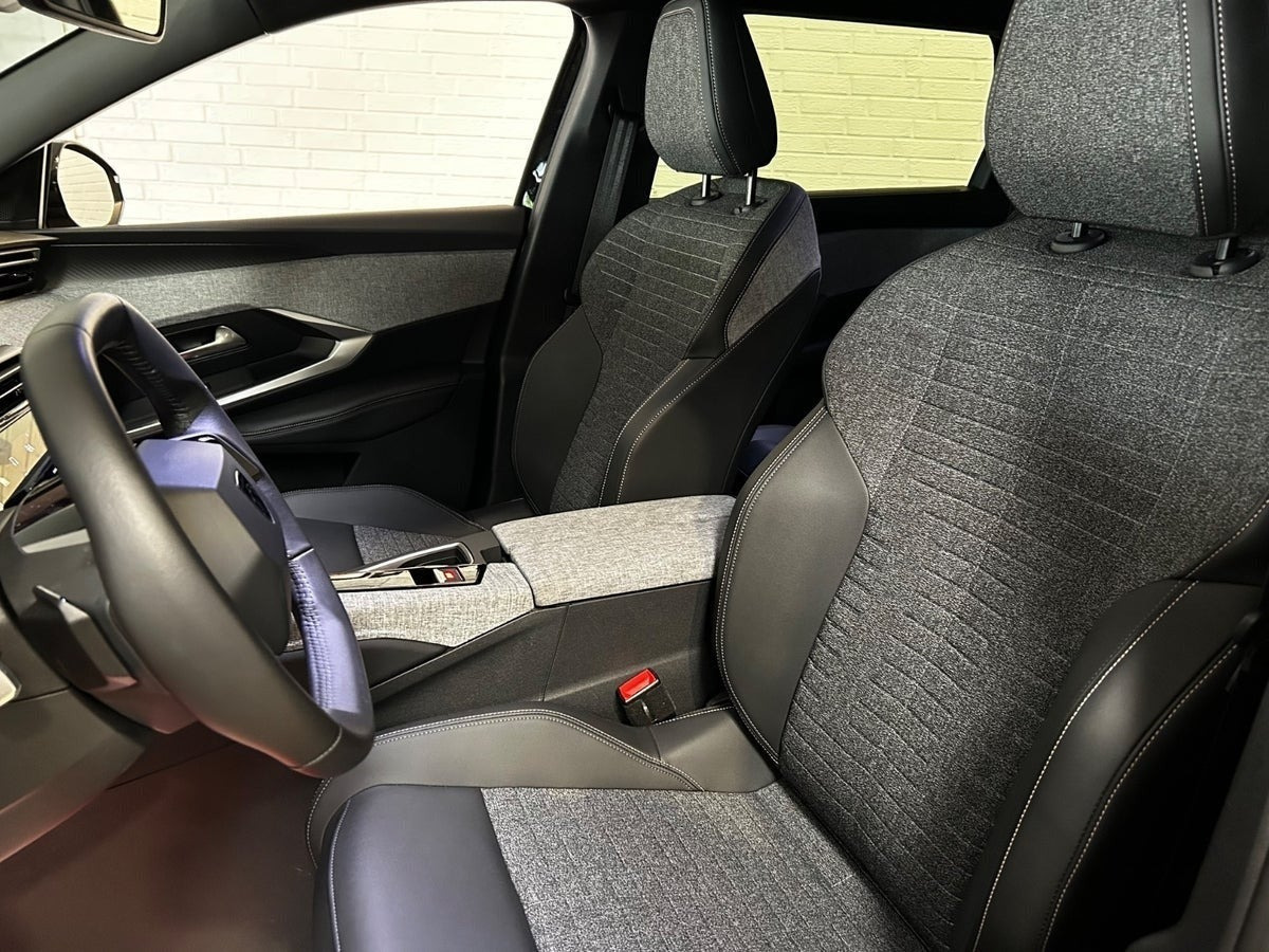 Sort Peugeot e-5008 fra 2025