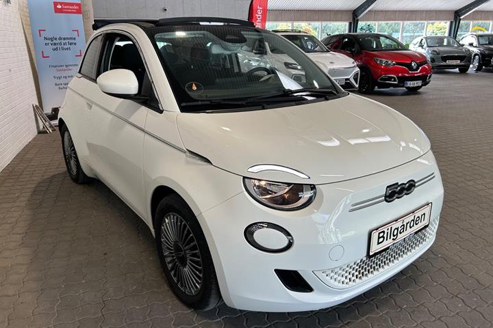 Hvid Fiat 500e fra 2023