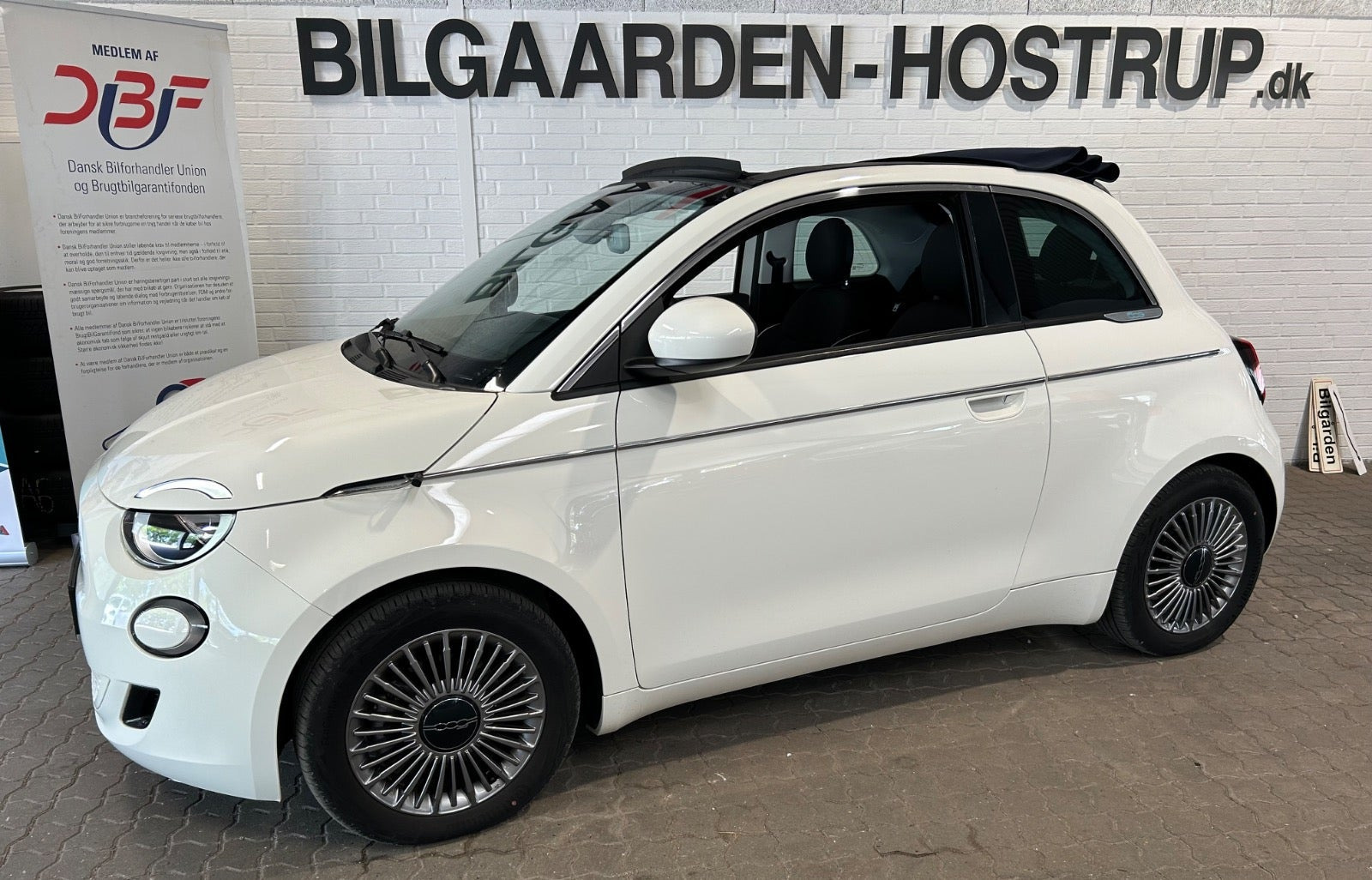 Hvid Fiat 500e fra 2023