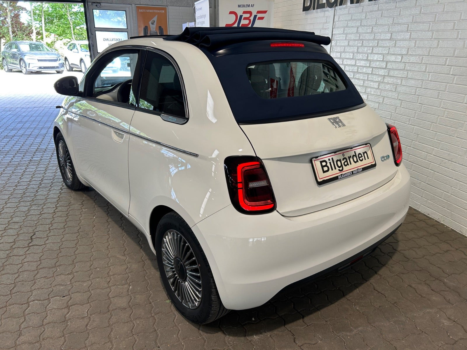 Hvid Fiat 500e fra 2023