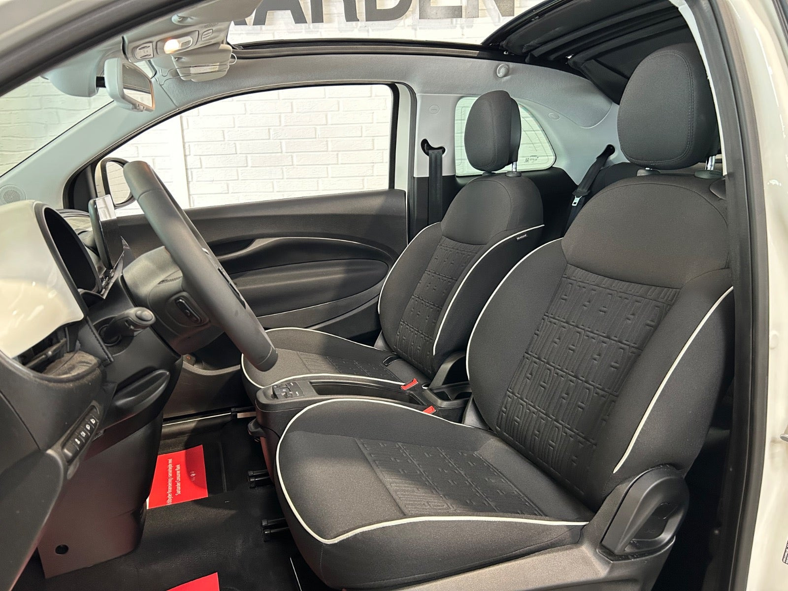 Hvid Fiat 500e fra 2023