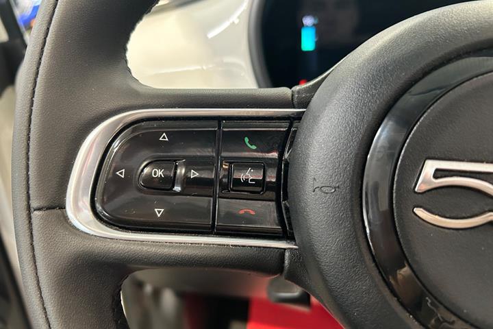 Hvid Fiat 500e fra 2023