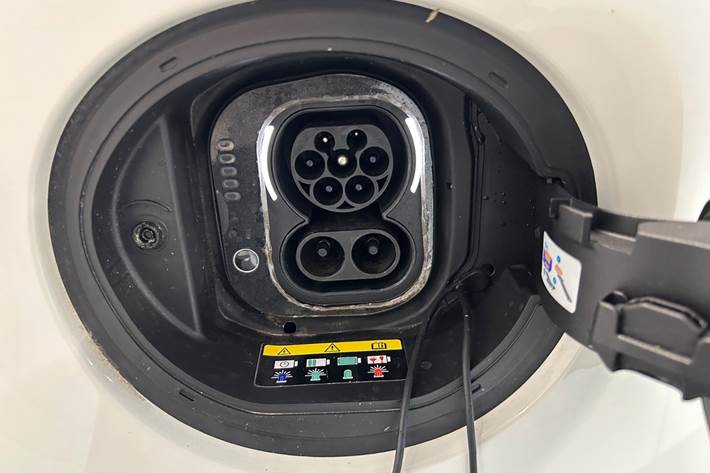 Hvid Fiat 500e fra 2023