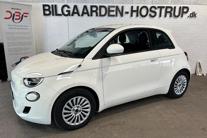 Hvid Fiat 500e fra 2023