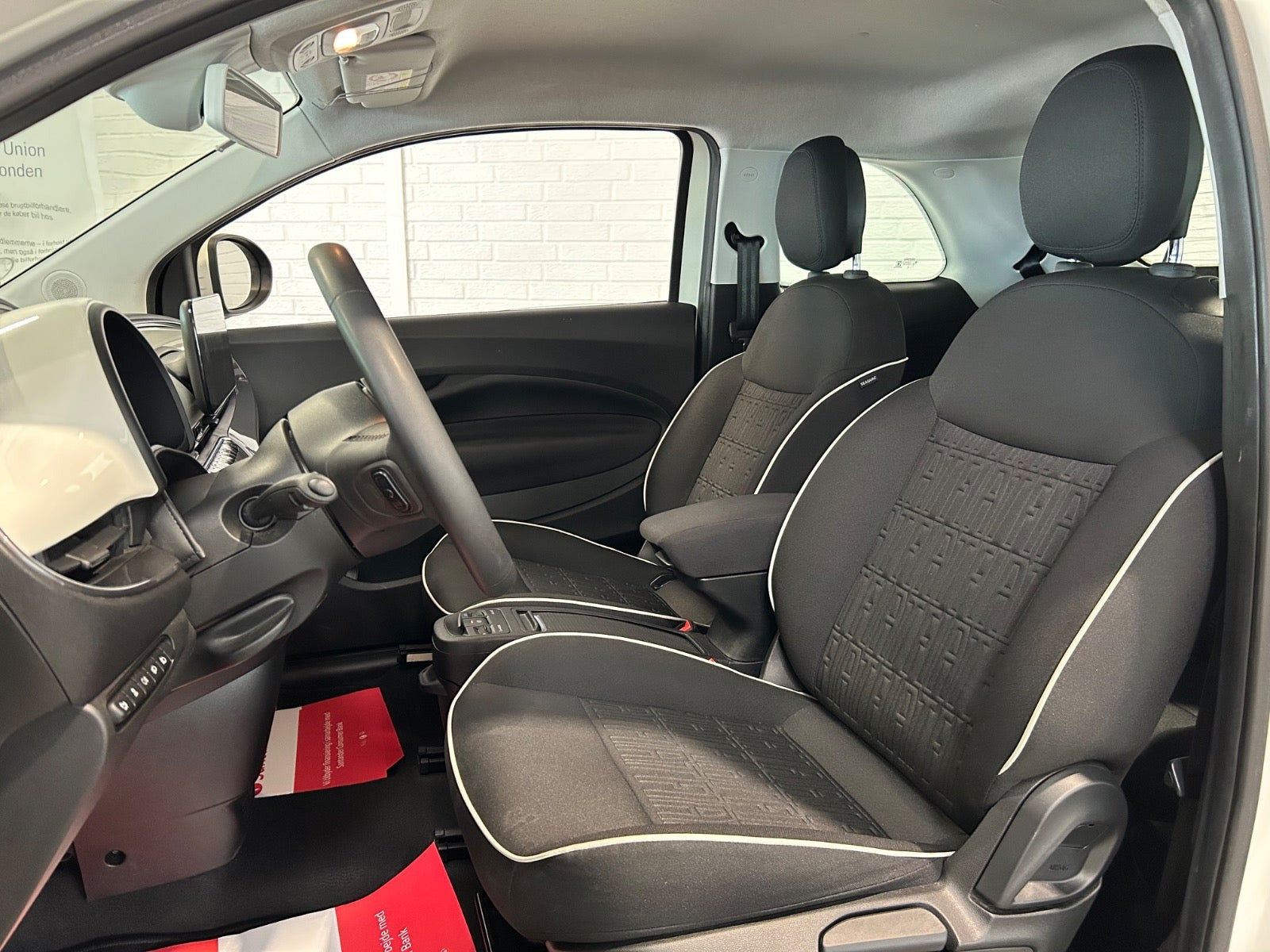Hvid Fiat 500e fra 2023
