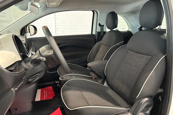 Hvid Fiat 500e fra 2023