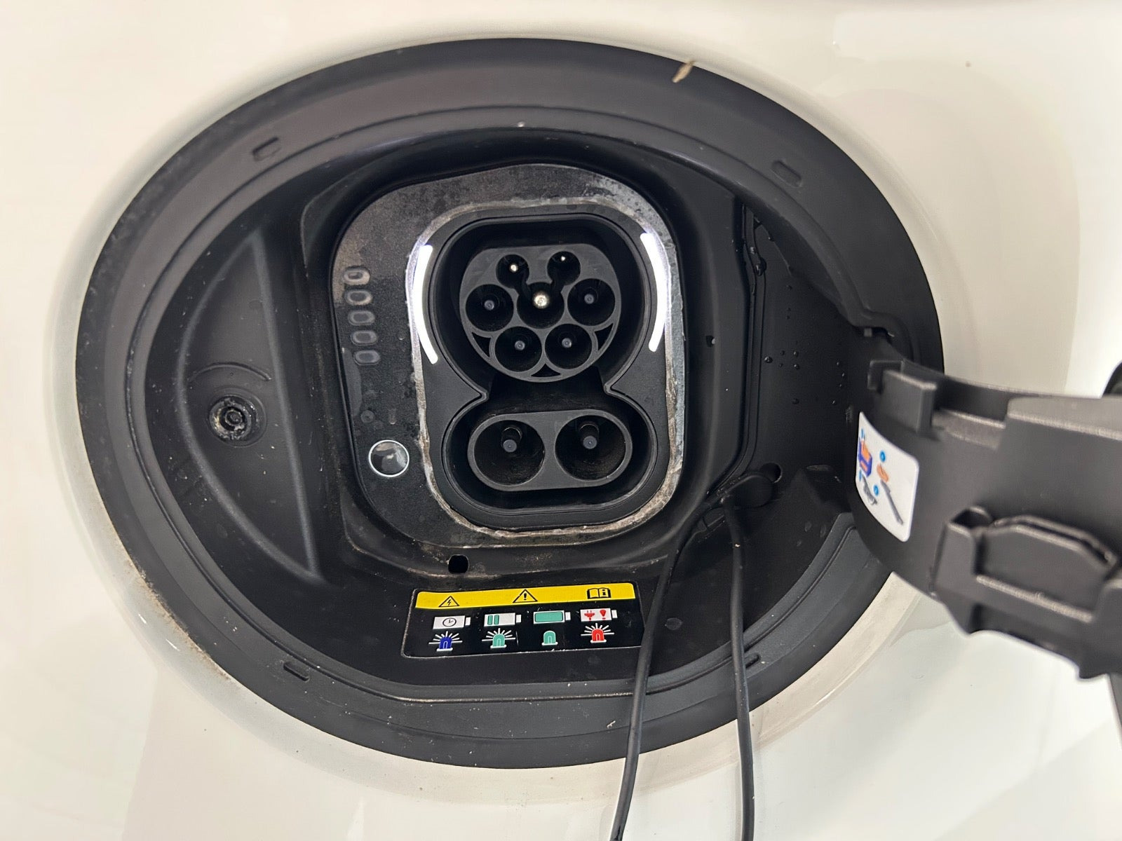 Hvid Fiat 500e fra 2023
