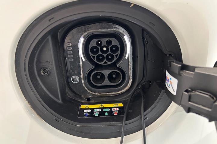 Hvid Fiat 500e fra 2023