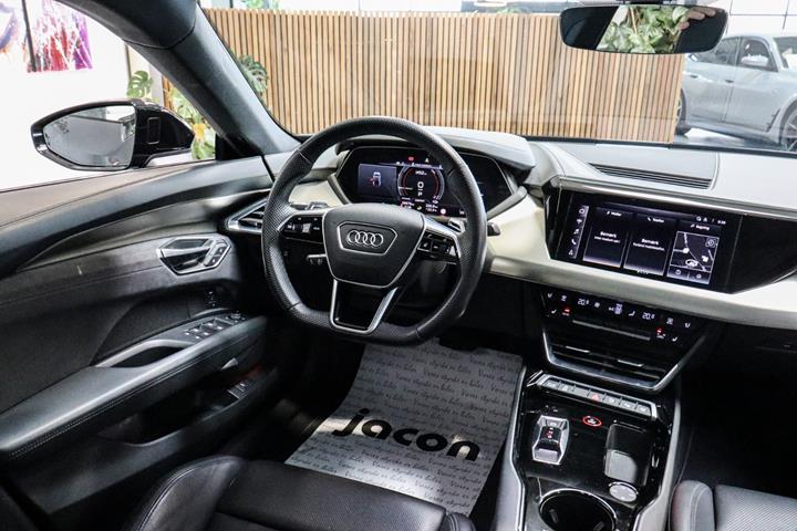 Grå Audi e-tron GT fra 2023