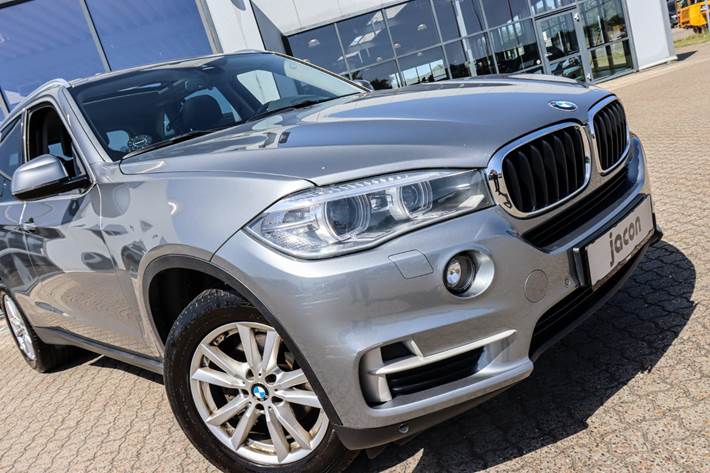 Grå BMW X5 fra 2016