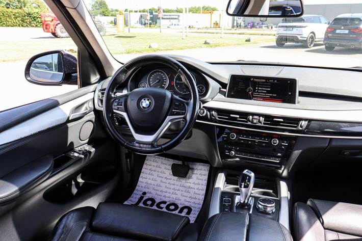 Grå BMW X5 fra 2016