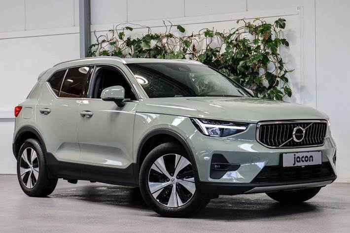 Grøn Volvo XC40 fra 2023