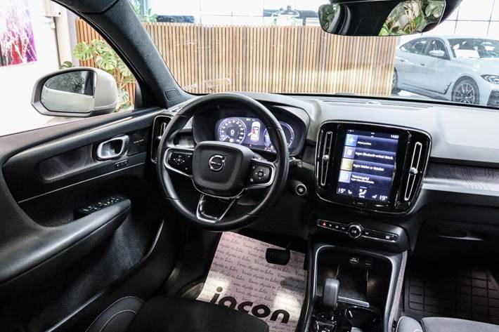 Grøn Volvo XC40 fra 2023