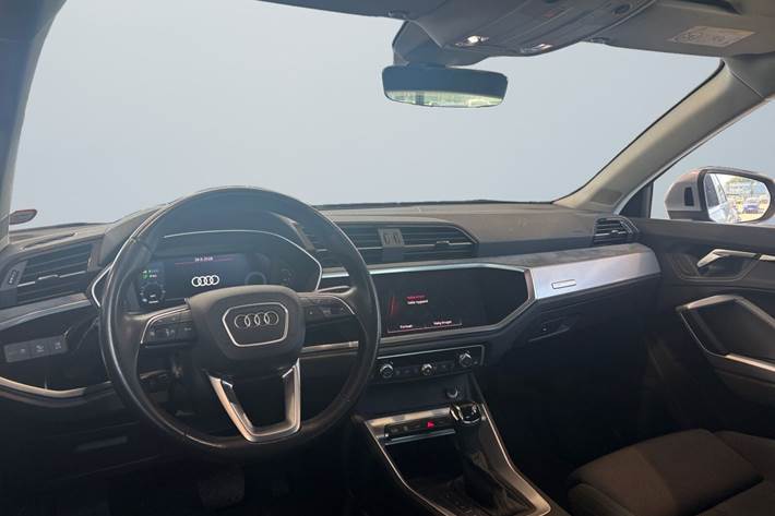 Sølv Audi Q3 fra 2021