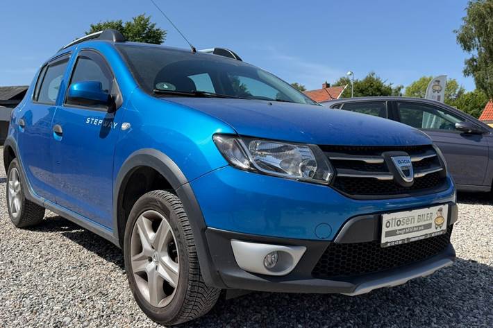 Blå Dacia Sandero Stepway fra 2016