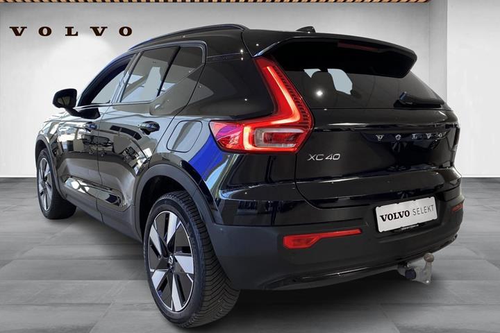 Sort Volvo XC40 fra 2024