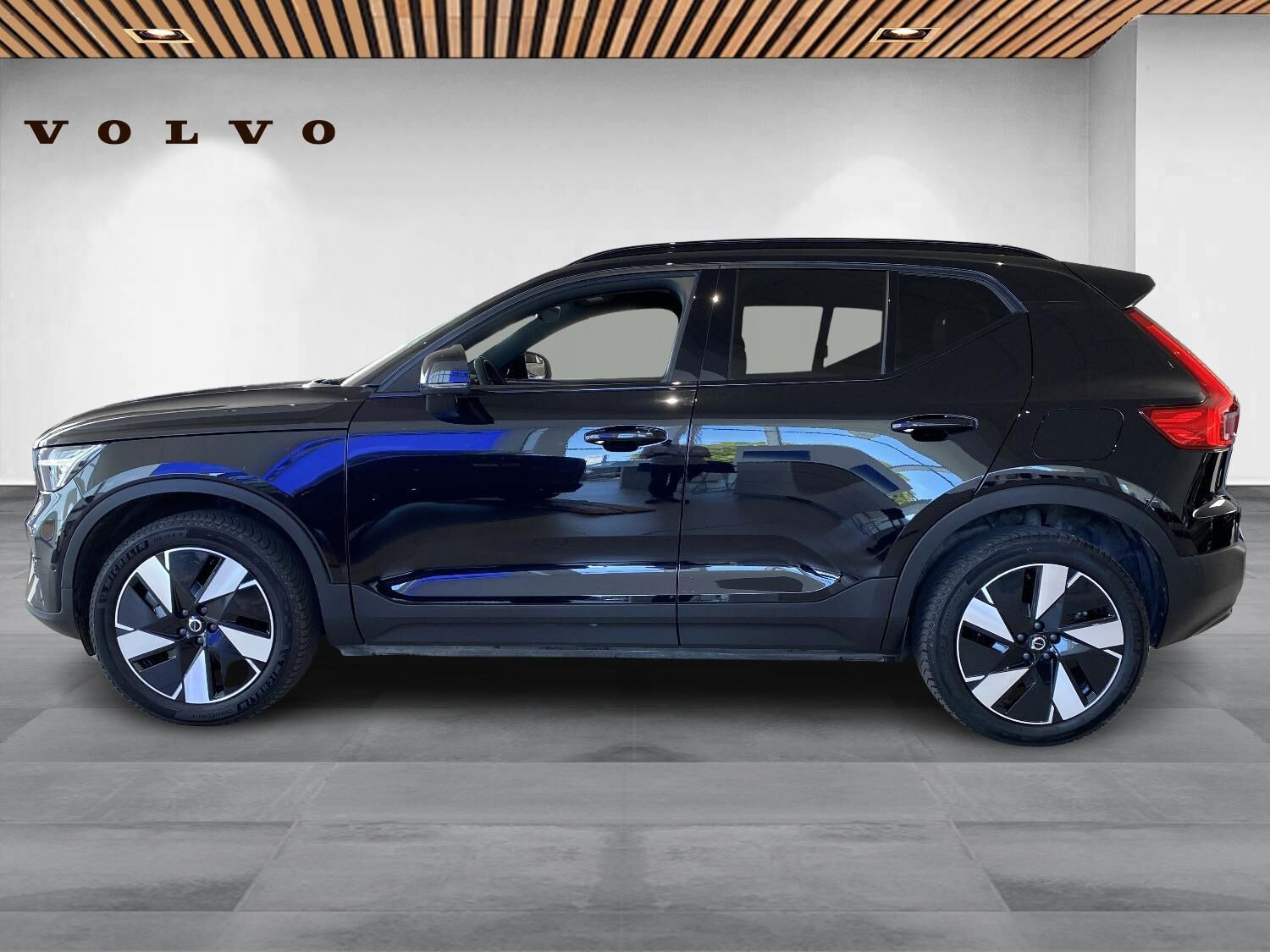 Sort Volvo XC40 fra 2024