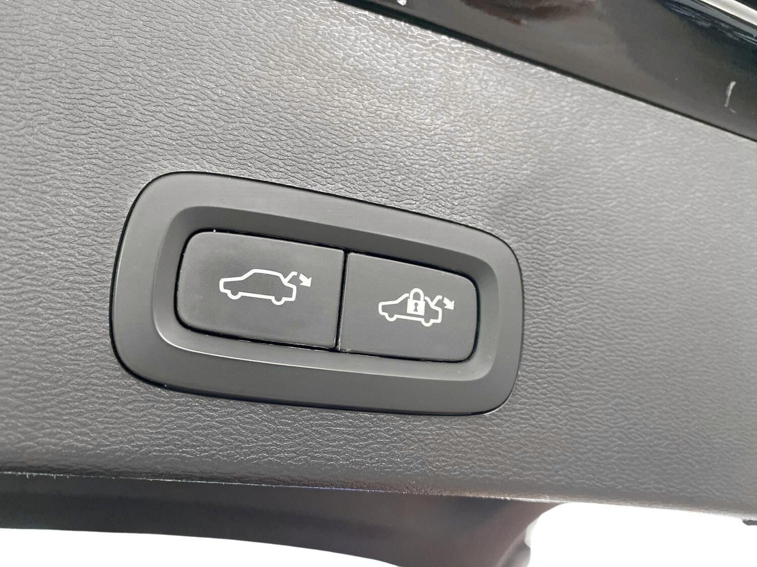 Sort Volvo XC40 fra 2024