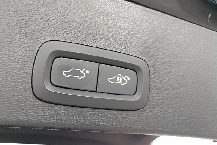 Sort Volvo XC40 fra 2024