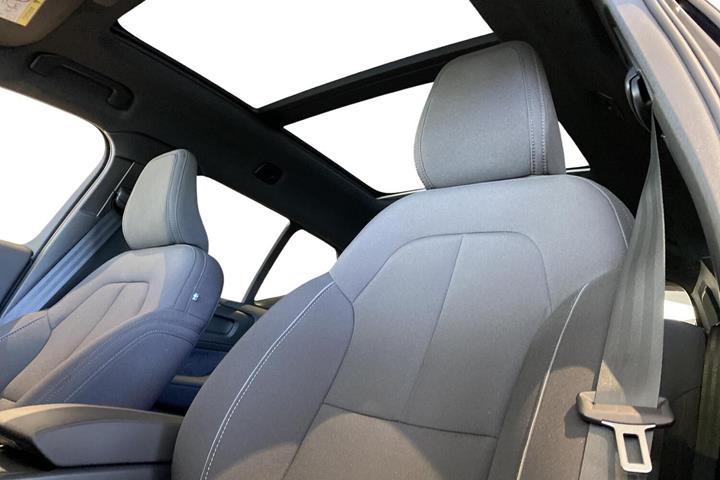 Sort Volvo XC40 fra 2024