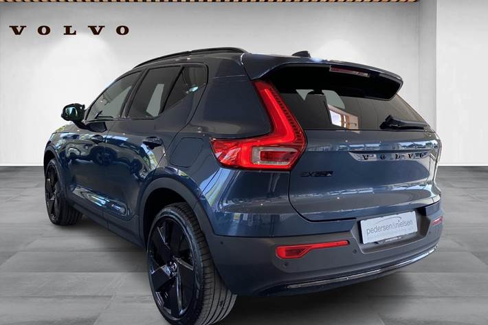 Blå Volvo EX40 fra 2025