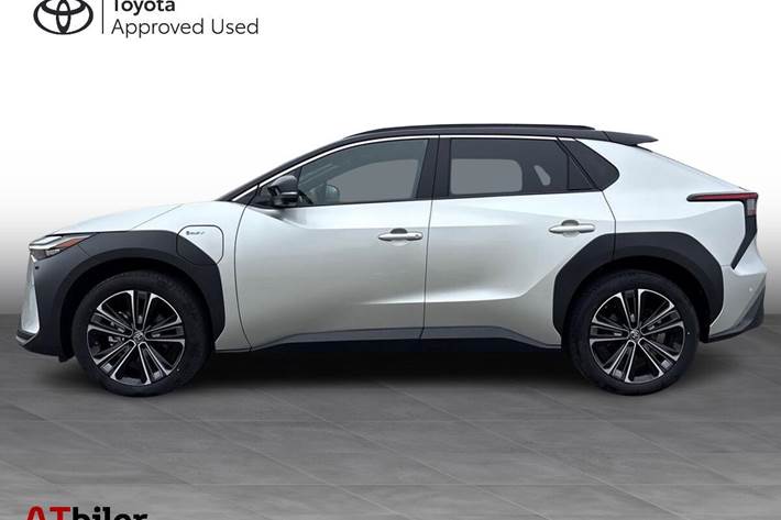 Grå Toyota BZ4X fra 2025
