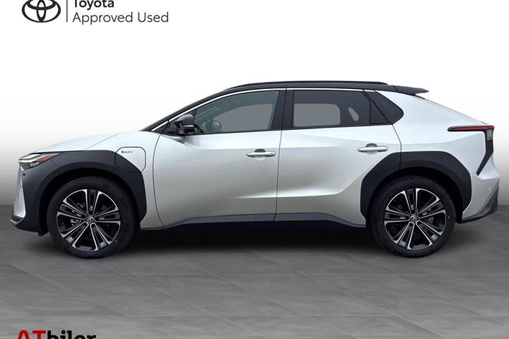 Grå Toyota BZ4X fra 2025