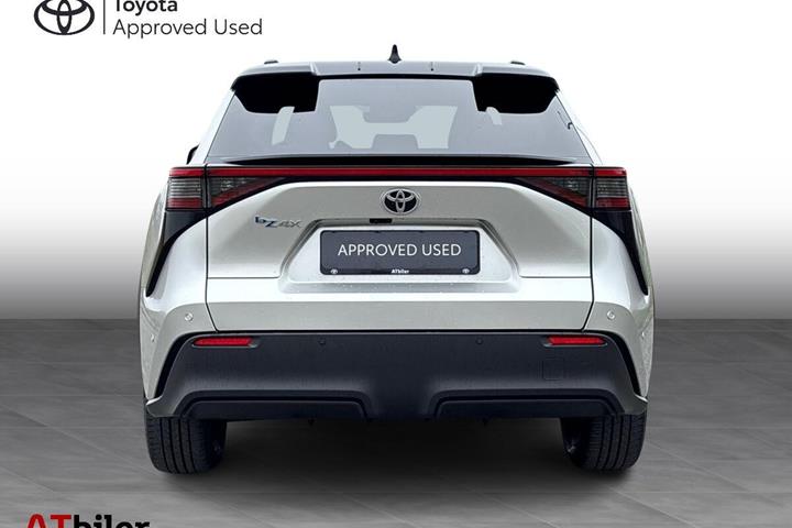 Grå Toyota BZ4X fra 2025