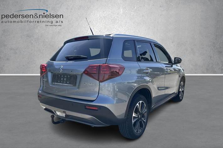 Sølv Suzuki Vitara fra 2019