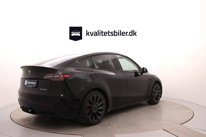 Sort Tesla Model Y fra 2023