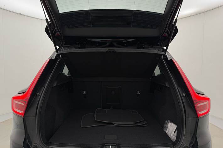Sort Volvo XC40 fra 2023