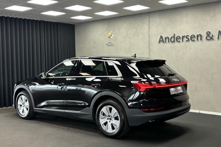 Sort Audi e-tron fra 2022