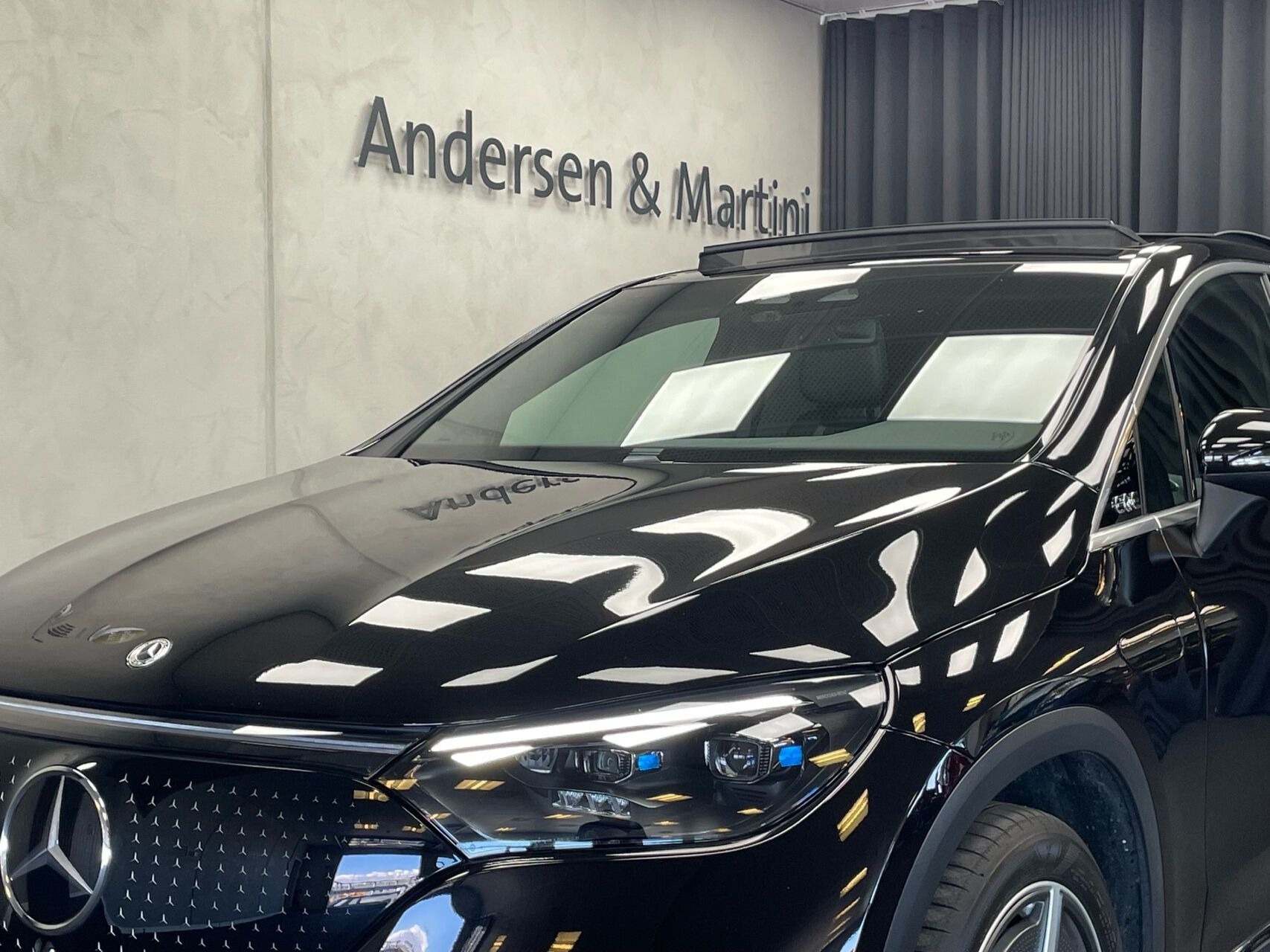 Sort Mercedes EQE 350 fra 2025