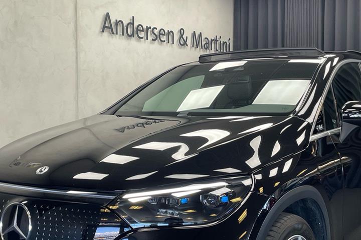 Sort Mercedes EQE 350 fra 2025