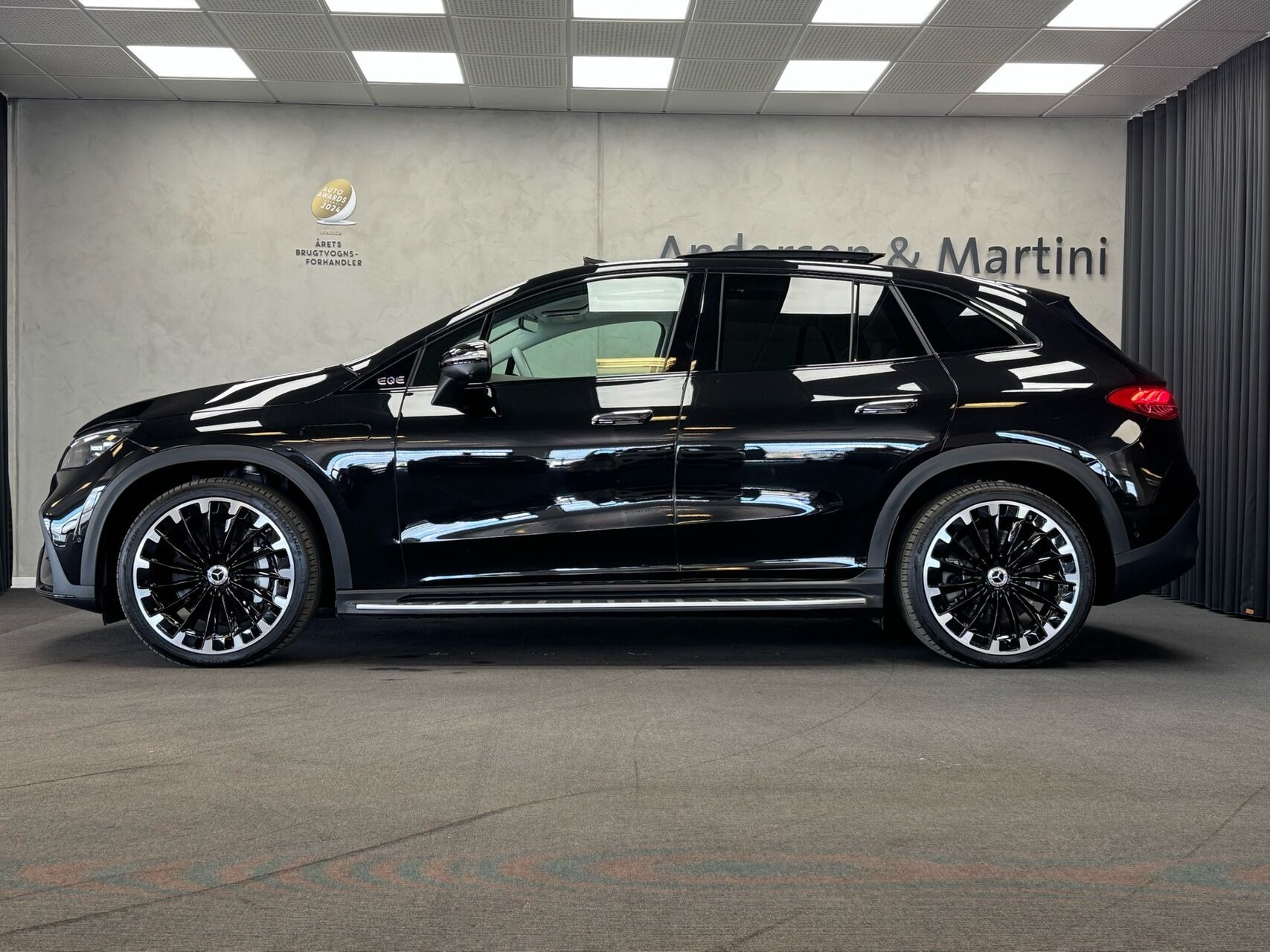 Sort Mercedes EQE 350+ fra 2024