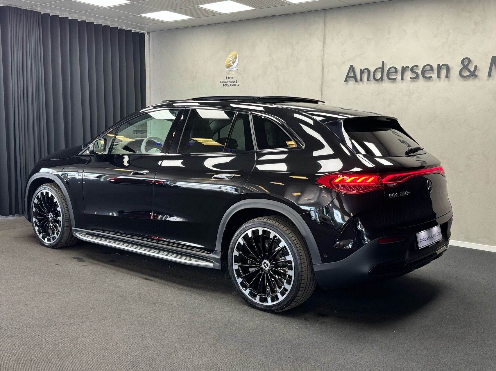 Sort Mercedes EQE 350+ fra 2024
