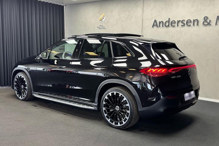 Sort Mercedes EQE 350+ fra 2024