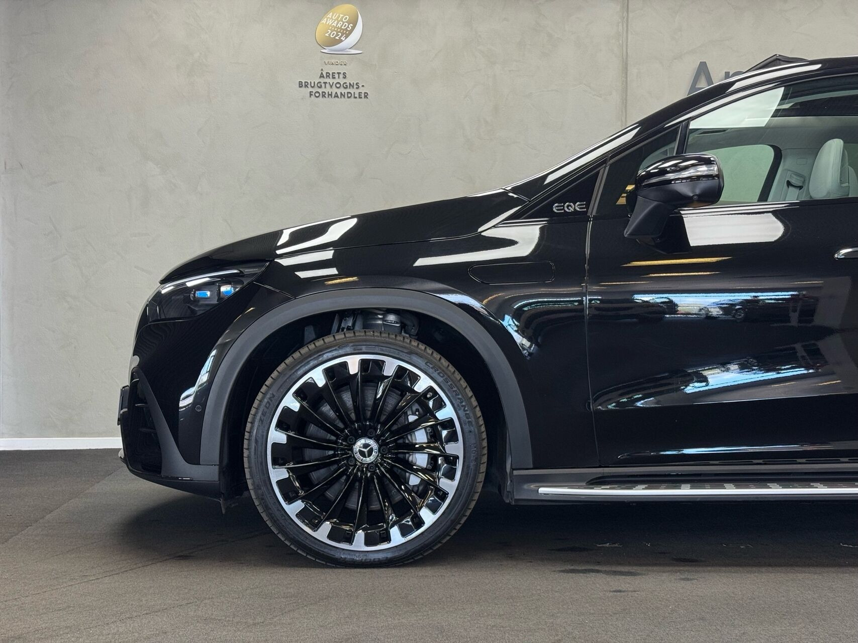 Sort Mercedes EQE 350+ fra 2024