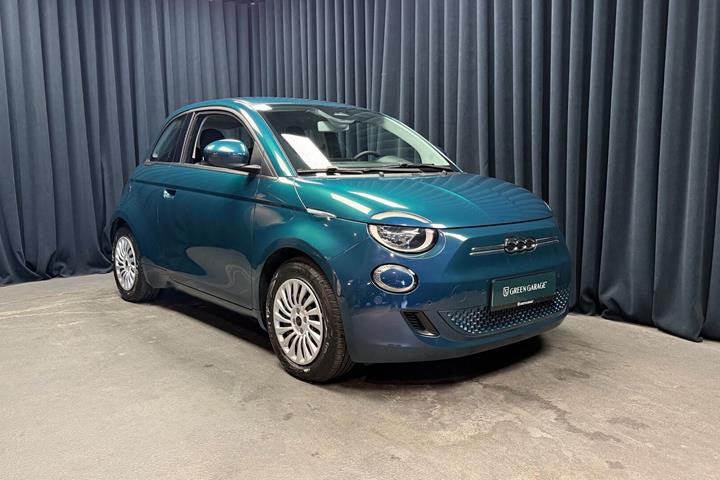 Blå Fiat 500e fra 2023