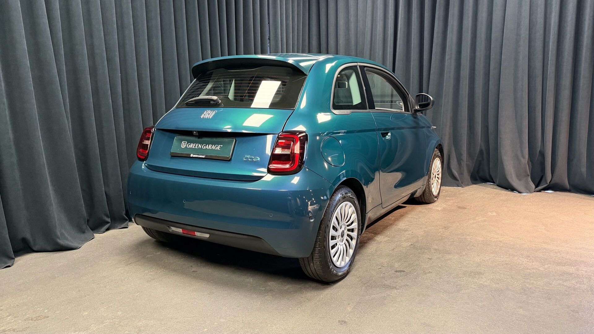 Blå Fiat 500e fra 2023