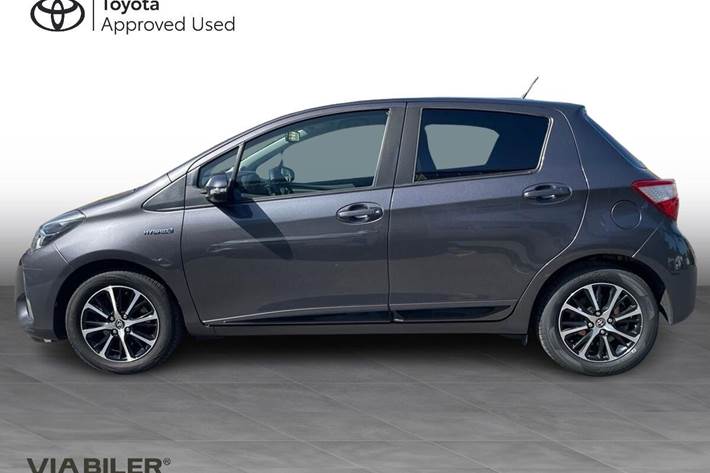 Grå Toyota Yaris fra 2019