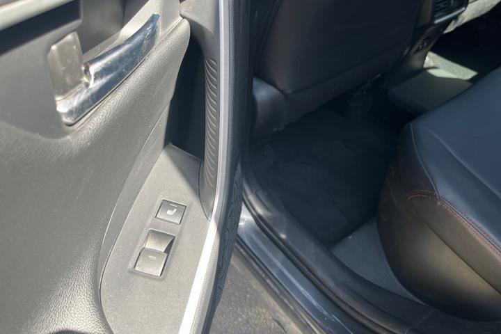 Grå Toyota RAV4 Plug-in fra 2021