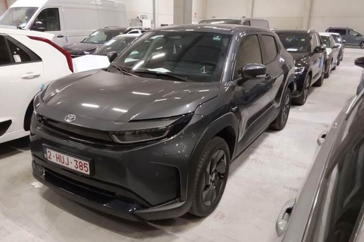 Grå Toyota Urban Cruiser fra 2025