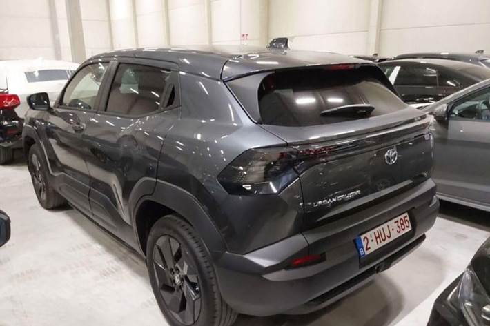 Grå Toyota Urban Cruiser fra 2025