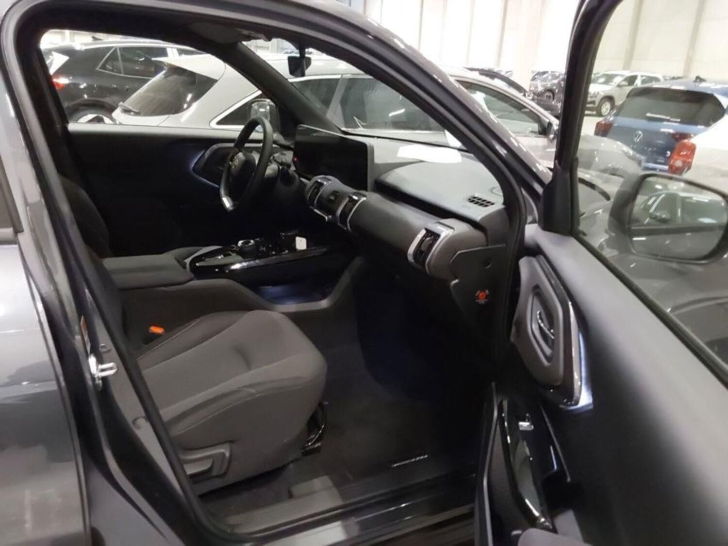 Grå Toyota Urban Cruiser fra 2025