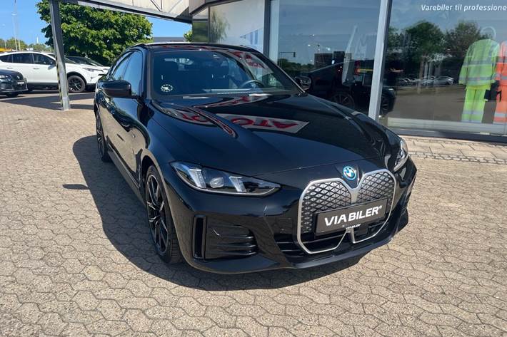 Sort BMW i4 fra 2025