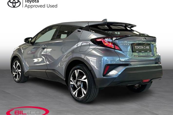 Grå Toyota C-HR fra 2022
