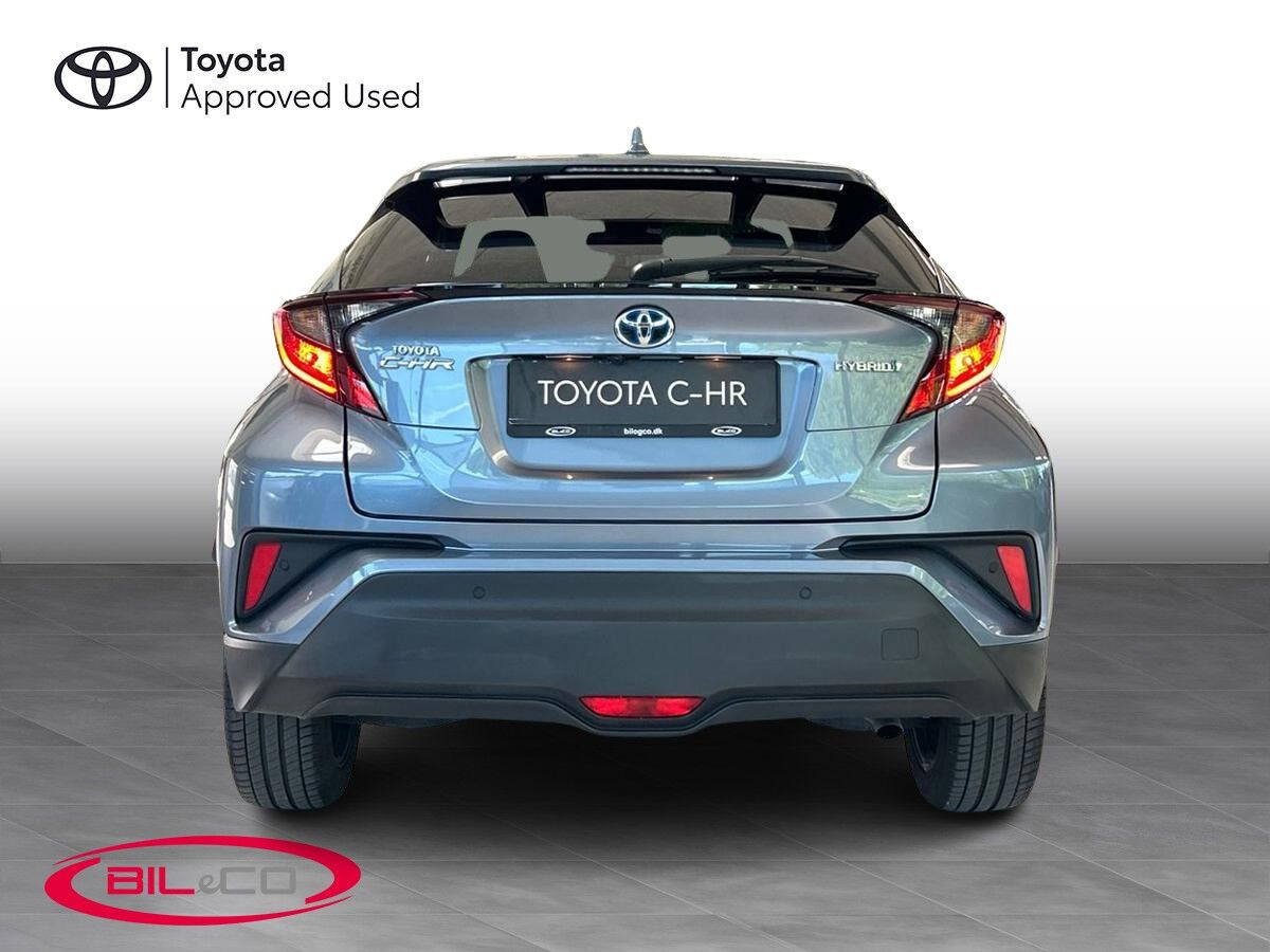 Grå Toyota C-HR fra 2022